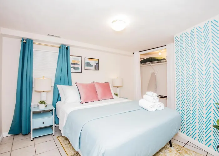 Walk To Train L Near Attractions And Ord L Free Parking L Patio *