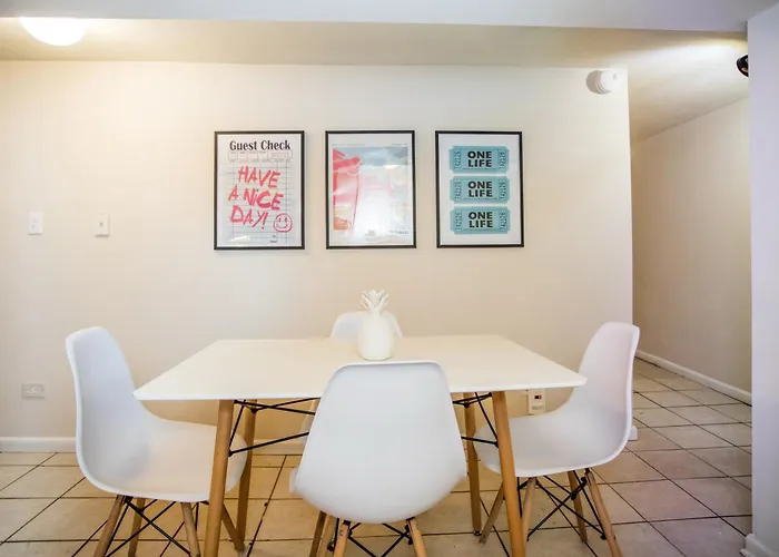 Walk To Train L Near Attractions And Ord L Free Parking L Patio *
