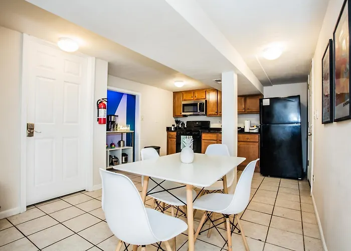 Apartment Walk To Train L Near Attractions And Ord L Free Parking L Patio Chicago