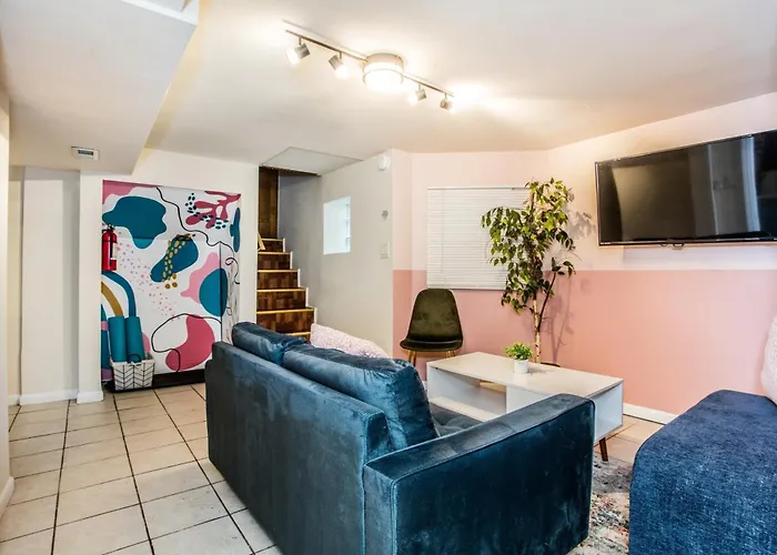 Apartment Walk To Train L Near Attractions And Ord L Free Parking L Patio Chicago