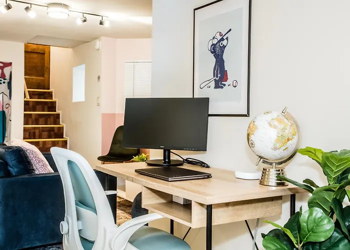 Walk To Train L Near Attractions And Ord L Free Parking L Patio Apartment Chicago