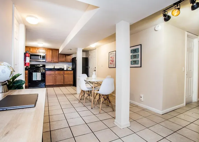 Apartment Walk To Train L Near Attractions And Ord L Free Parking L Patio Chicago