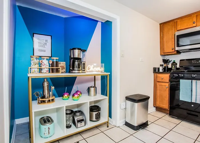 Walk To Train L Near Attractions And Ord L Free Parking L Patio Chicago