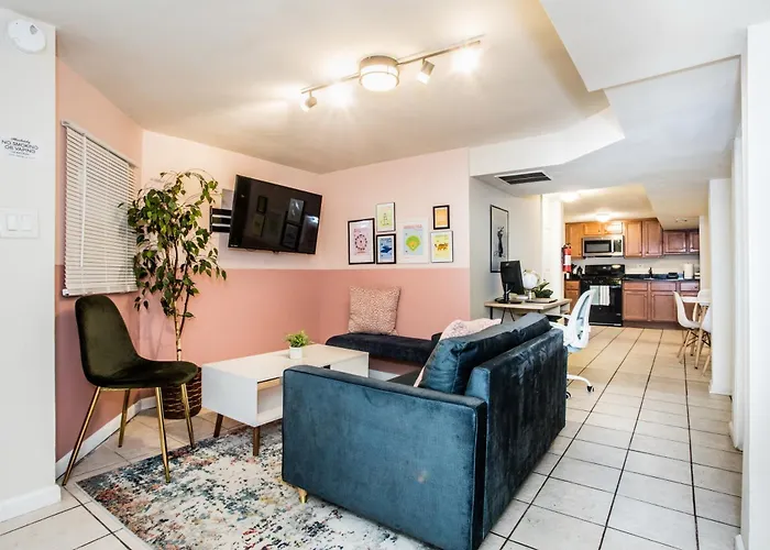 Walk To Train L Near Attractions And Ord L Free Parking L Patio * Chicago