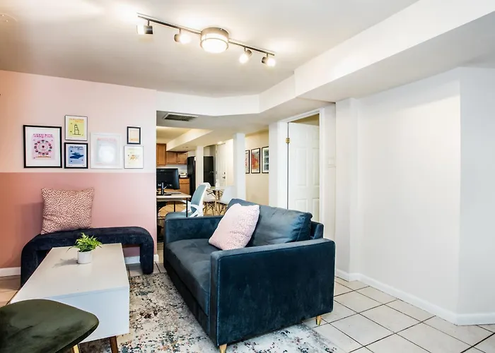 Apartment Walk To Train L Near Attractions And Ord L Free Parking L Patio Chicago