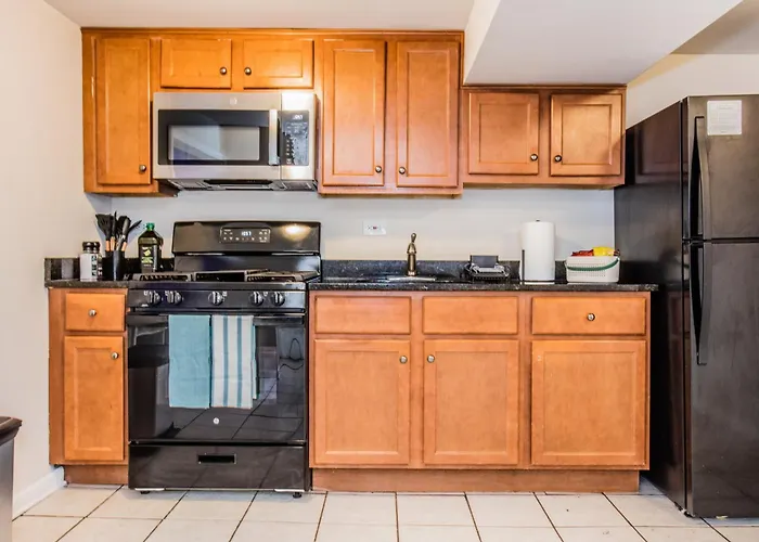 Walk To Train L Near Attractions And Ord L Free Parking L Patio *
