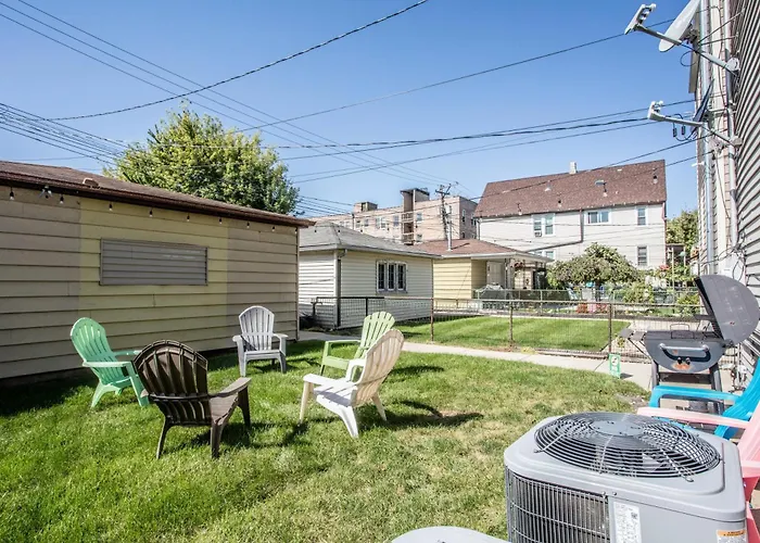 Walk To Train L Near Attractions And Ord L Free Parking L Patio Chicago