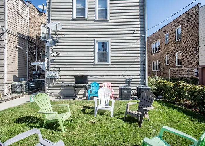Apartment Walk To Train L Near Attractions And Ord L Free Parking L Patio Chicago