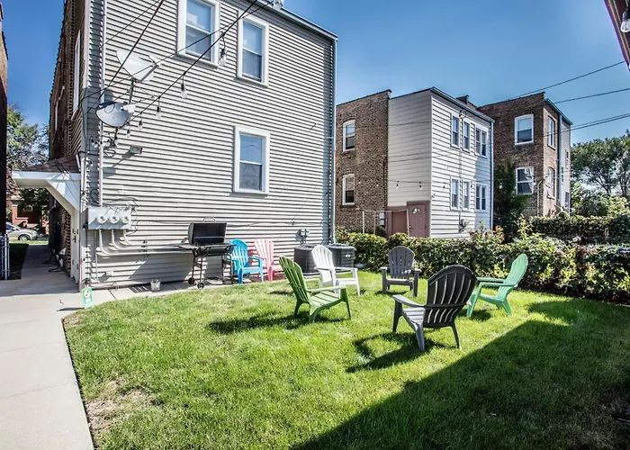 Apartment Walk To Train L Near Attractions And Ord L Free Parking L Patio Chicago